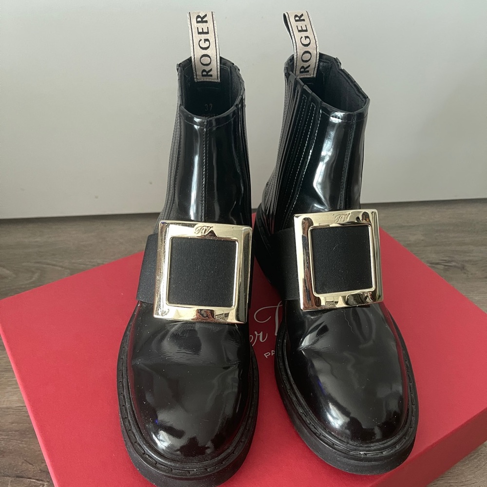 Roger Vivier Metal Buckle Chelsea Boots